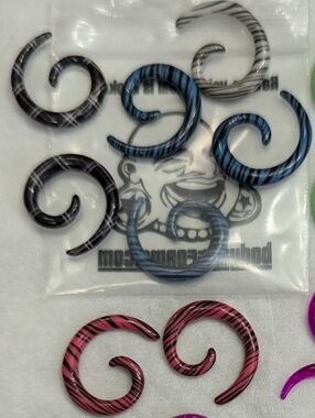 8g 🔥🔥Bundle deal 3 sets of 8g gauges plastic spiral tapers + 2 Extra Singles